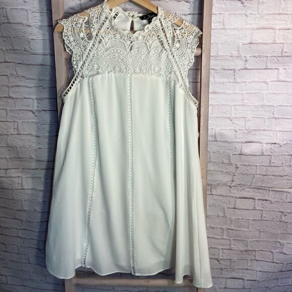 💝 3/$75 Lulu’s White Embroidered Top Dress - Picture 1 of 8